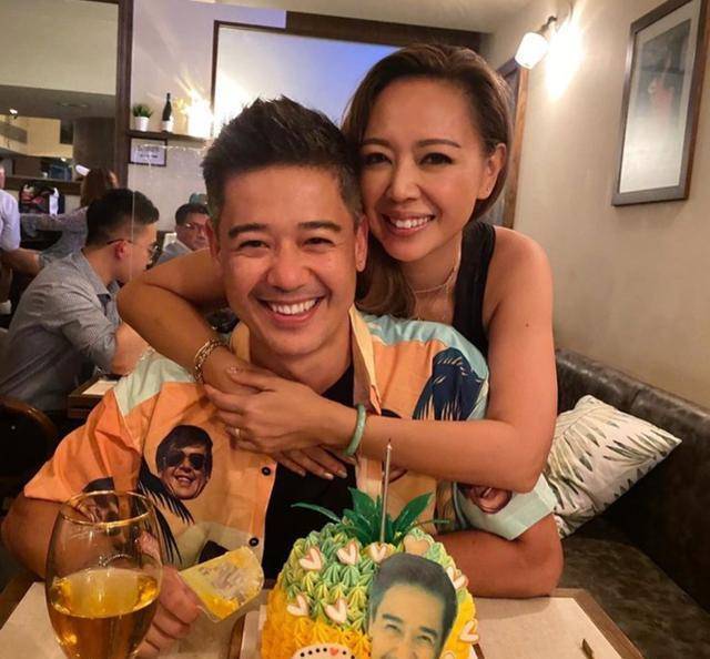 原创前tvb女艺人钟丽淇与老公吃饭庆生夫妻俩享受浪漫拍贴脸合影