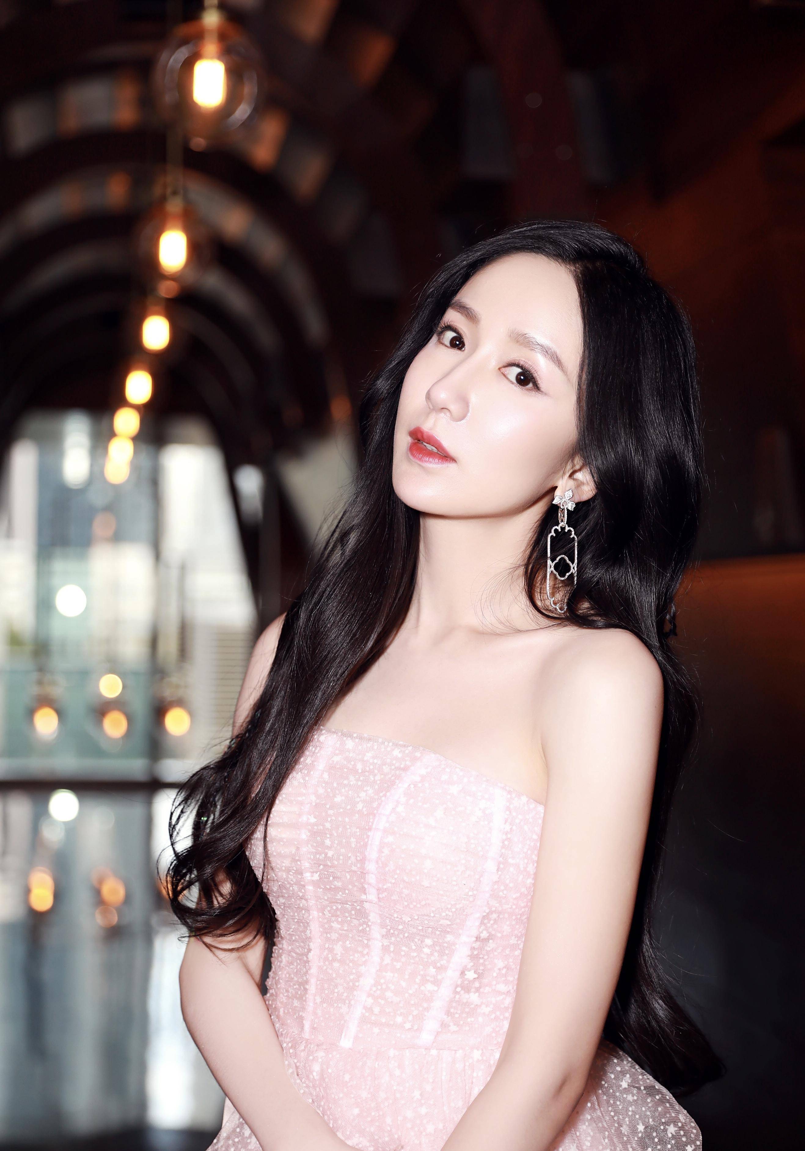 娄艺潇-脸崩的美女_御姐_角色_不知道