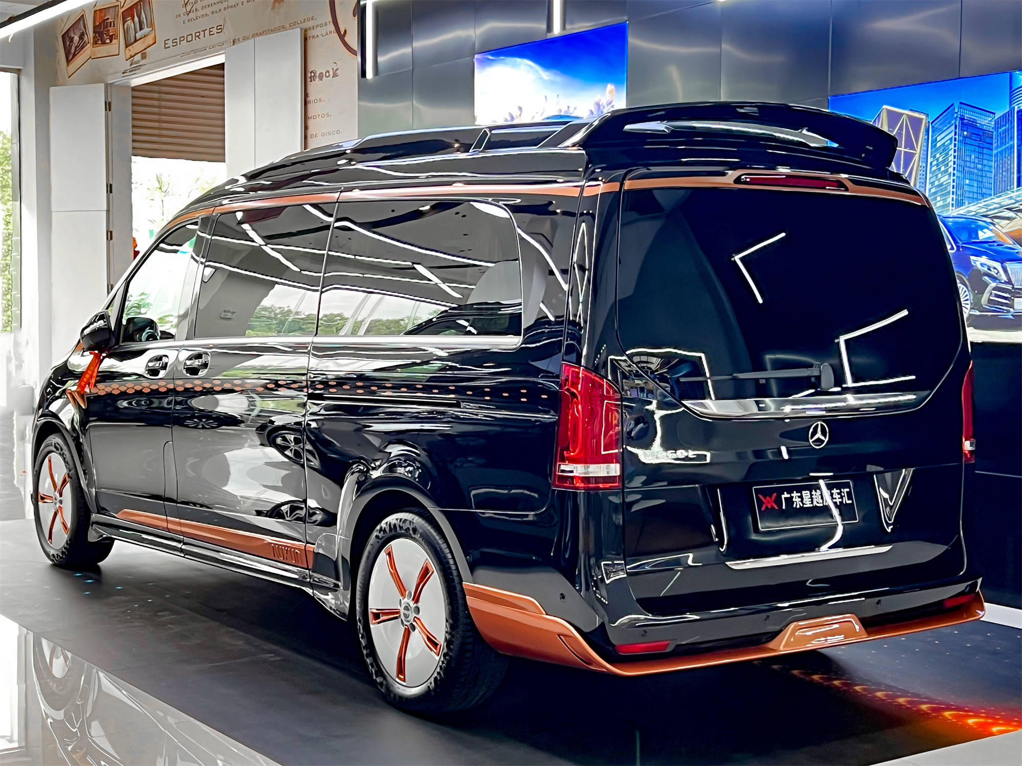 傲旋大白鲨豪华智能,舒适安全,大空间7座商用家用都可以!