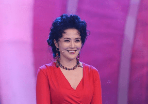 她是"最美婆婆",因加入宋丹丹婚姻身败名裂,今55岁孑然一身_田岷_形象