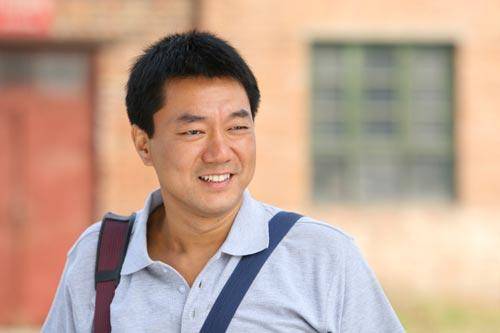 演员董勇:经历过一次失败的婚姻,二婚娶圈外人,47岁当爸也幸福_董永