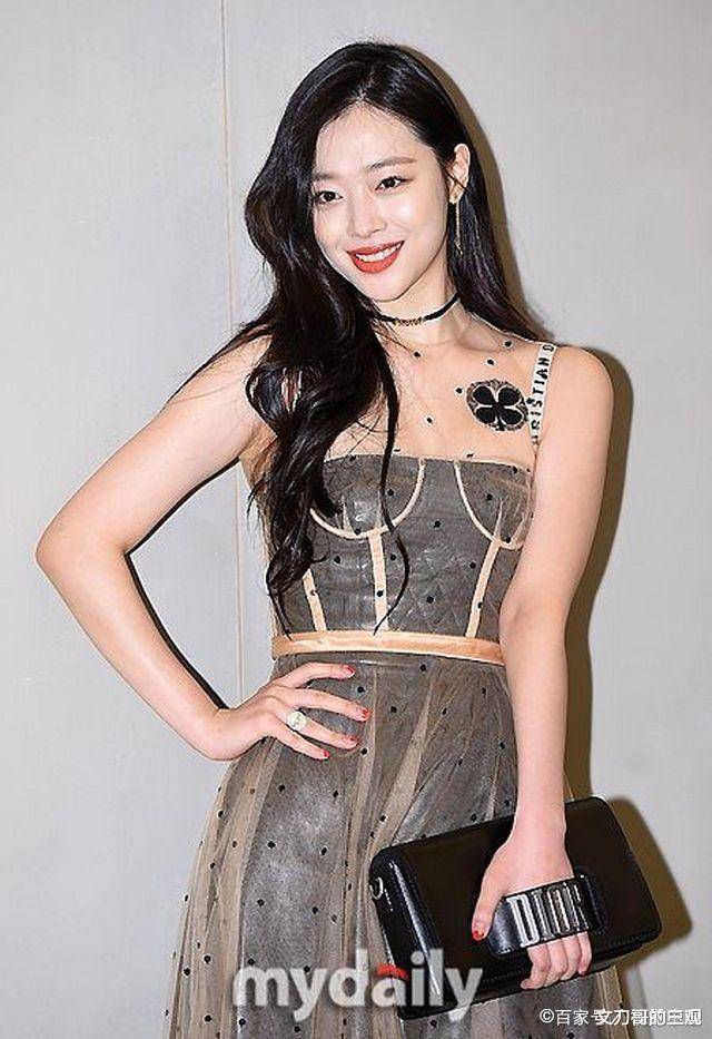 雪莉唤起韩国女性意识:要活得像她一样_社会_元某_申敏珠