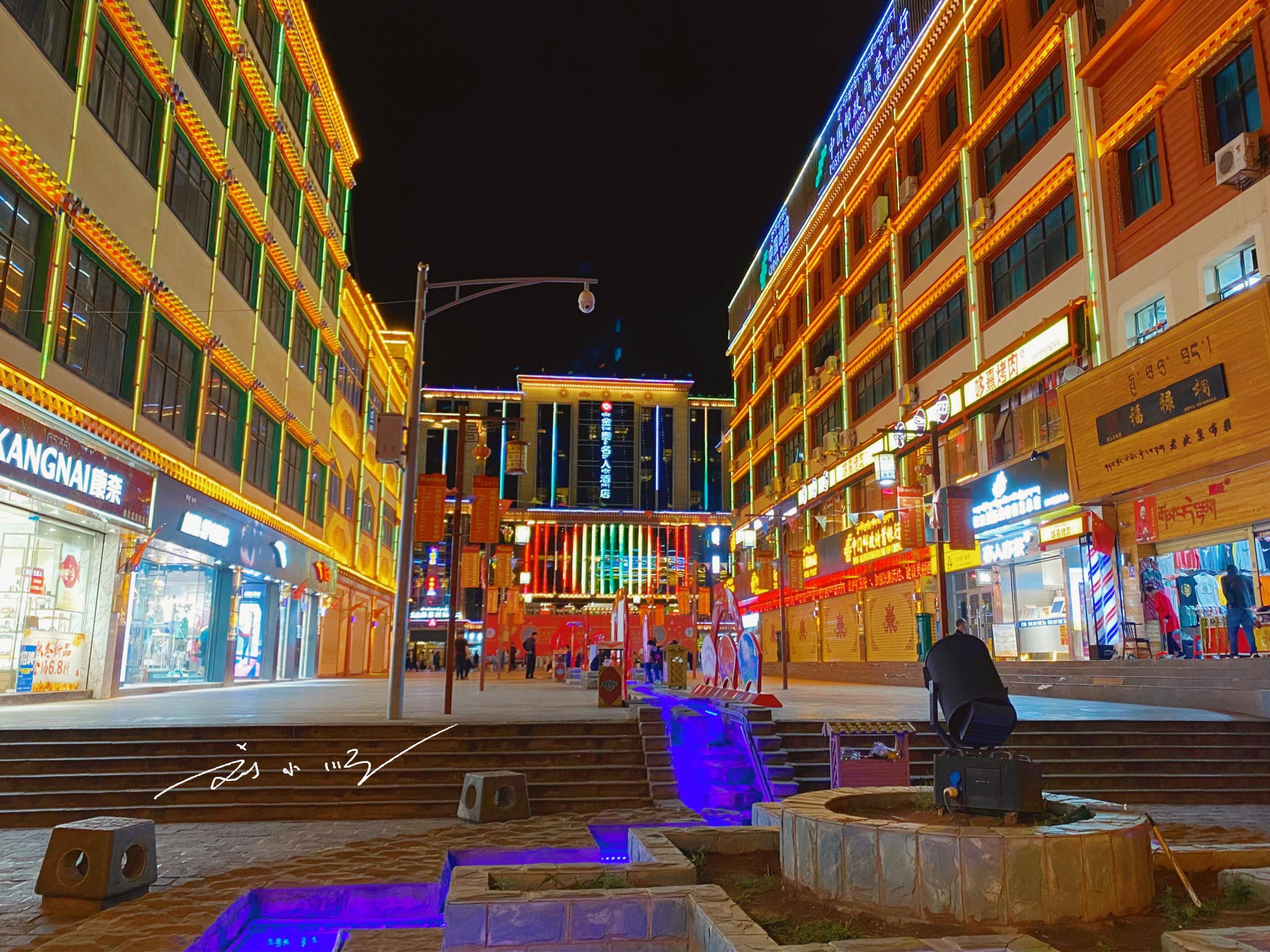 实拍"西藏第三大城市"昌都夜景,看看这座"高原小重庆"有多美_旅游