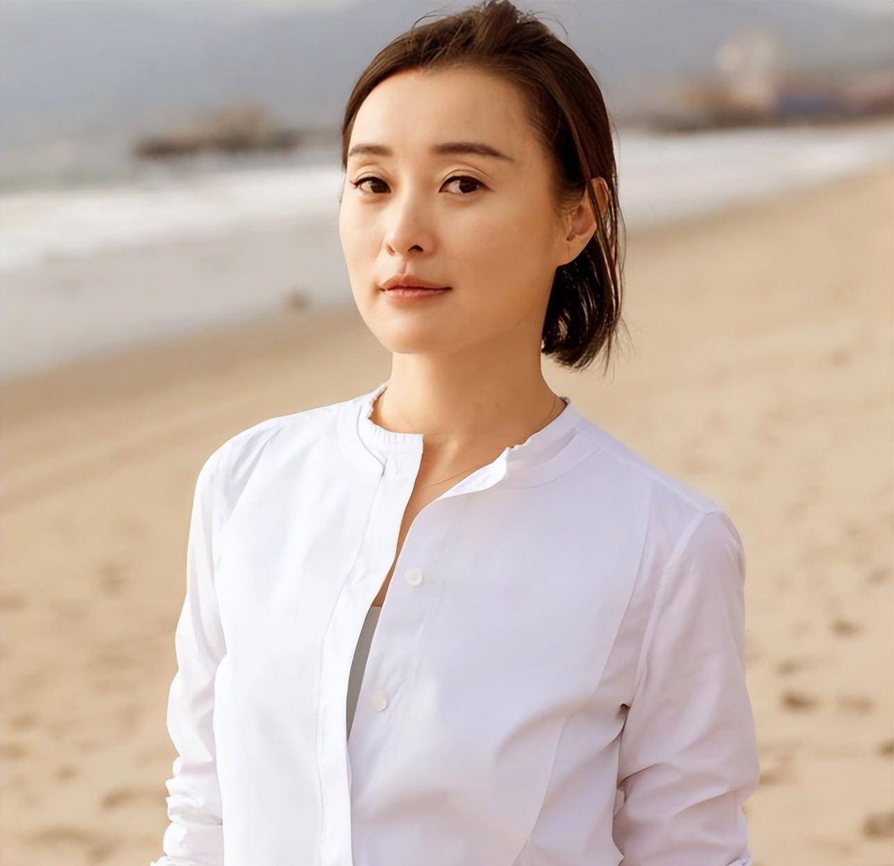 原创演员吴越的从容人生和她真爱过的一个男人50岁不婚不育不遗憾