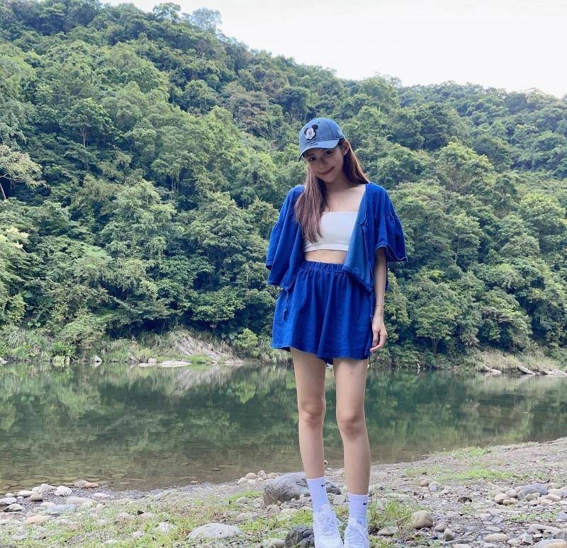 小魔女林萱瑜晒出野外原生态照,美女与自然的对话_生活_照片_皮肤