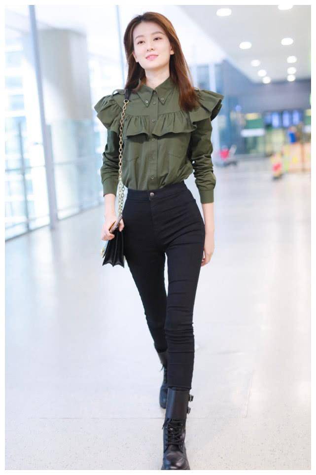 1米72的乔欣还嫌自己腿不长?一条裤子缝两个裤腰,效果逆天!