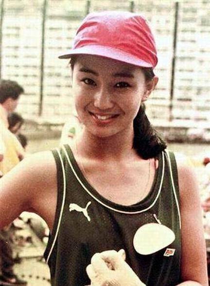 原创明星们的老照片星爷和达叔讲相声年少的张曼玉你都见过吗