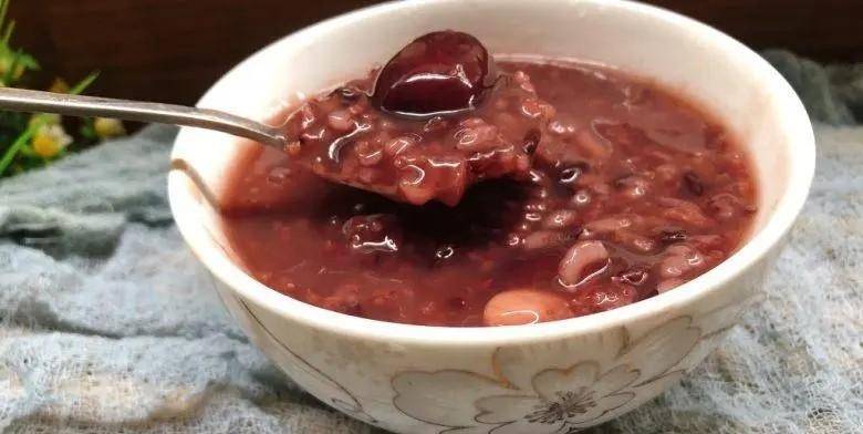 补胃牛肚汤,枣参茯苓粥,莲子红枣糯米粥的做法,值得收藏_功效_材料