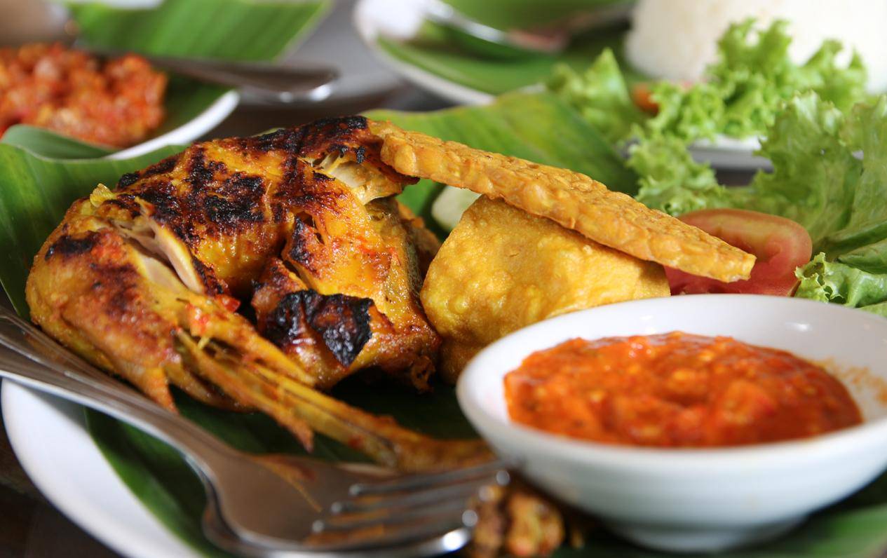 正宗印度尼西亚特色美食！有肉有菜有蛋还有一杯水只需RM7.90！