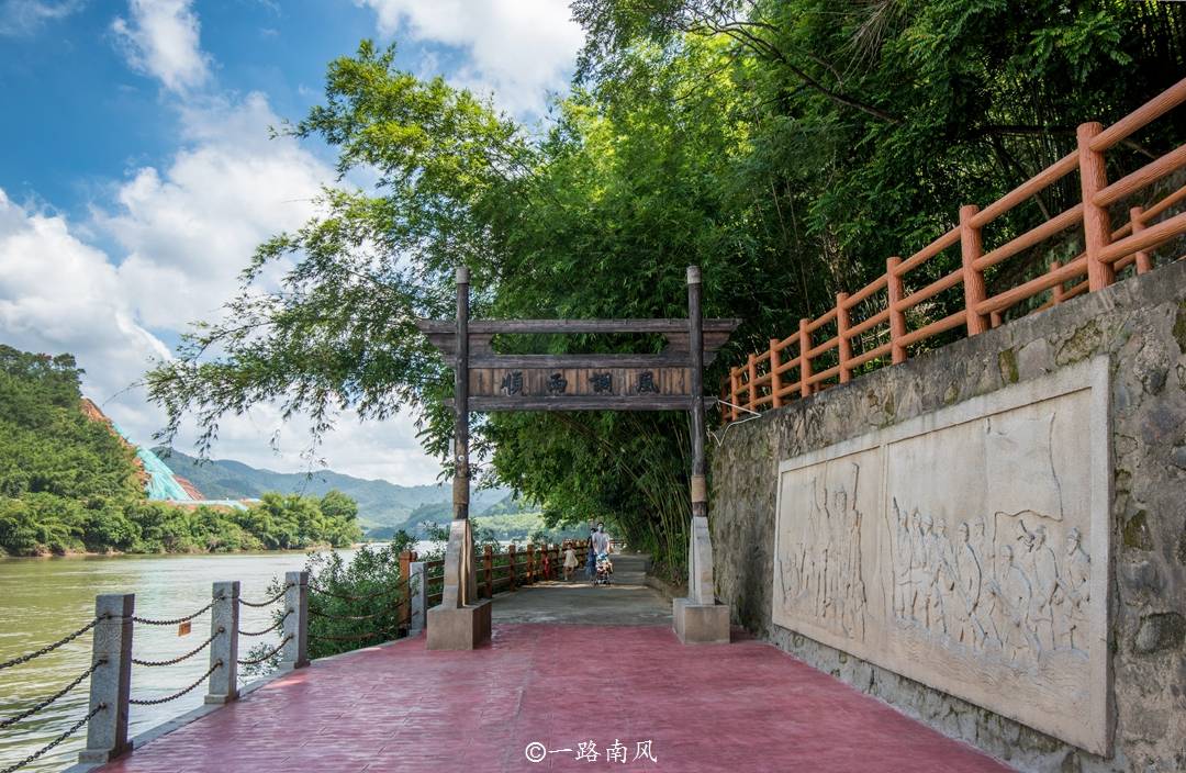 肇庆有个南中国最大的氧吧，万亩竹海诗情画意，很多人还没有去过