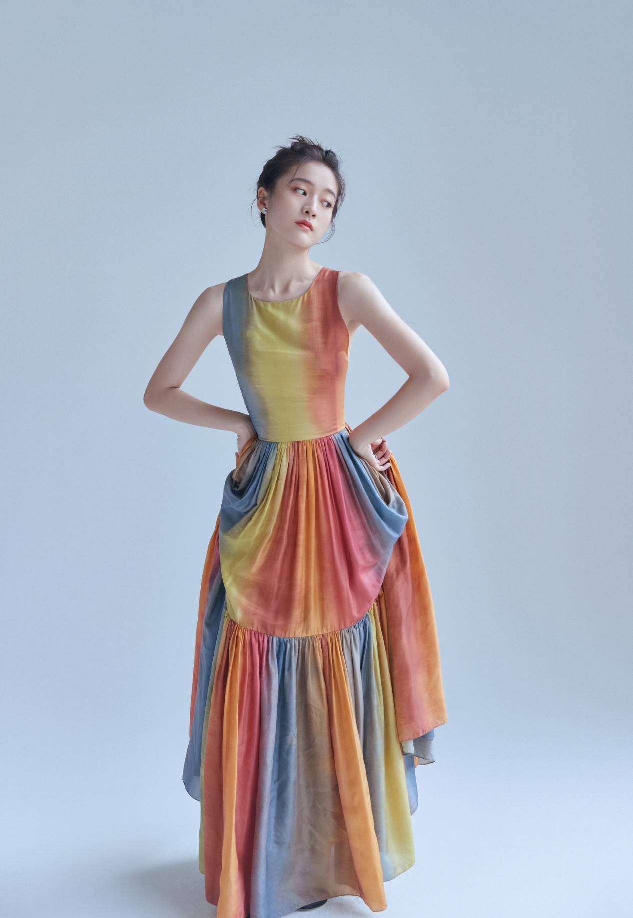 原创张雪迎彩虹裙太耀眼如丝长裙灵动飘逸不愧是气质小花