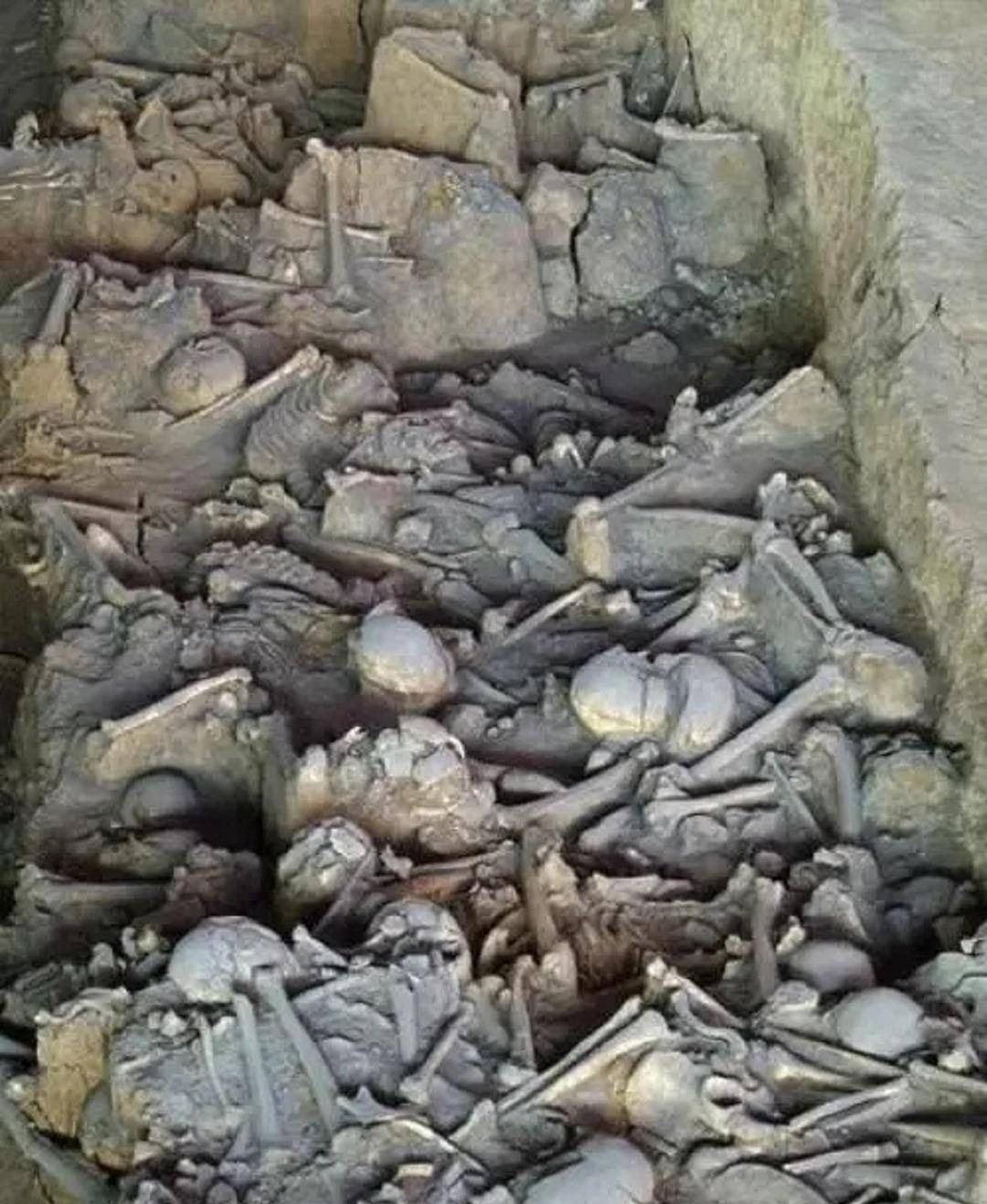 (万人坑中的尸骨)坑杀案例白起长平之战坑杀非常经典