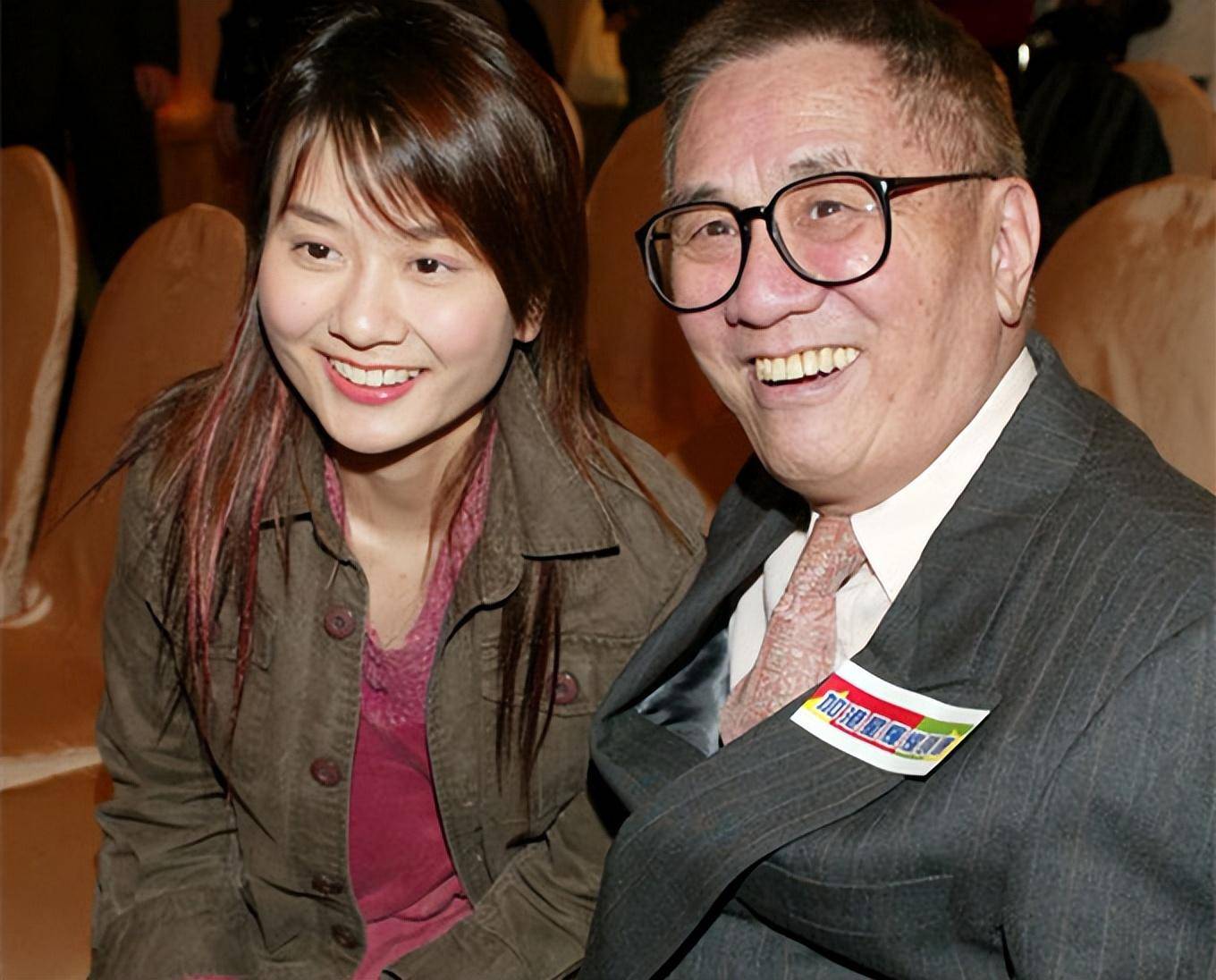 黄霑女儿罕露面气质好,没继承遗产靠卖衣维生,46岁坚持不婚不育_黄宇