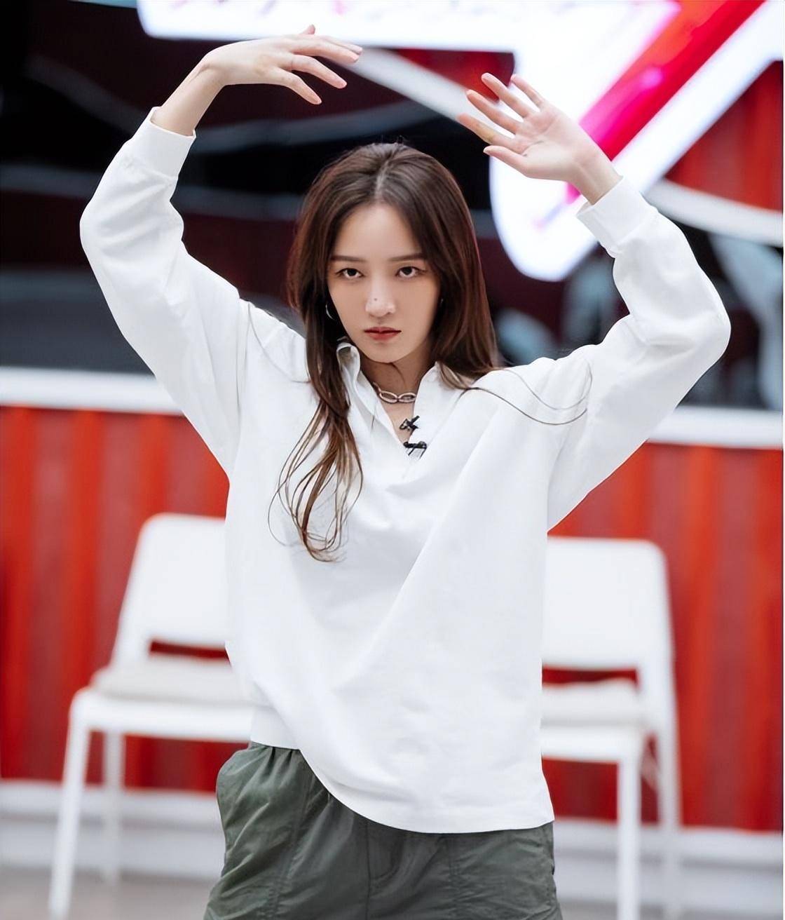 原创性格火辣孟佳在韩无名发合照挡秀智脸其友疑内涵宋茜