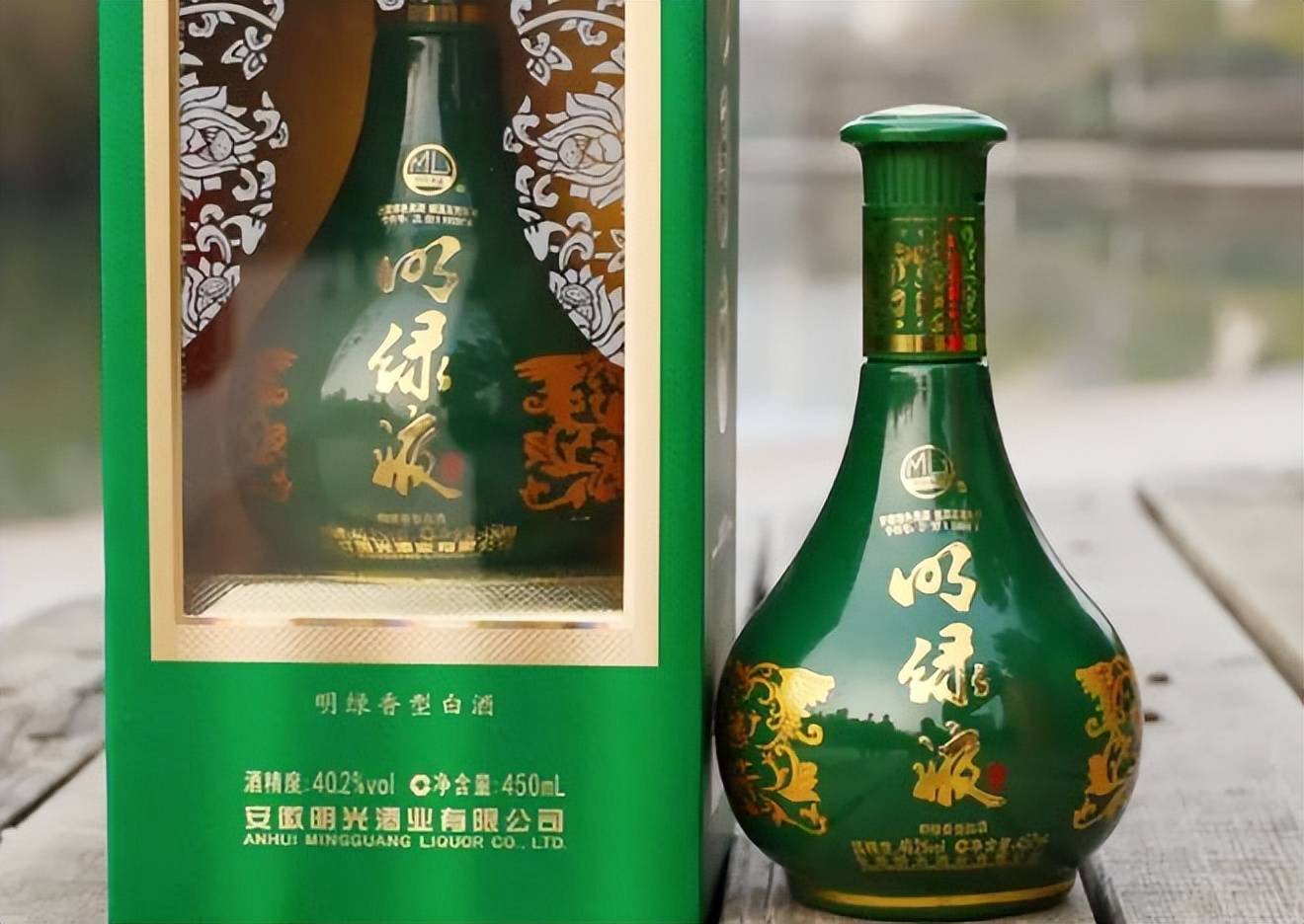 由于此酒与众酒不同,在酿酒选料上竟然使用了本地特有的"光明绿豆"为