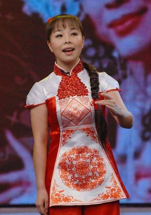 原创草根明星王二妮成名不忘本和农村初恋结婚8年低调过日子