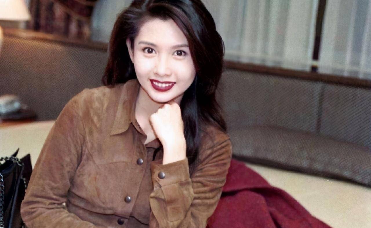 邱淑贞女儿cos九尾狐,造型惊艳,网友:史上最漂亮星二代_沈月_时尚