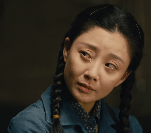 而殷桃不愧是大满贯视后,演技实在太有共情力了,面对周秉昆在饭桌上的