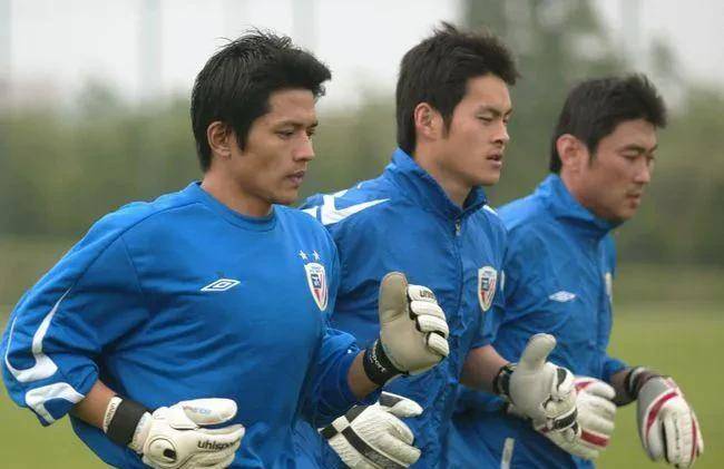 刘云飞——被毒品毁掉的天才门将(打打打油诗)_中国队_主力门将_安琪