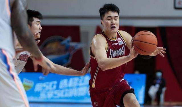 翟逸:告别cba是为了完成硕士学业下个赛季将加盟三人篮球联赛_投篮