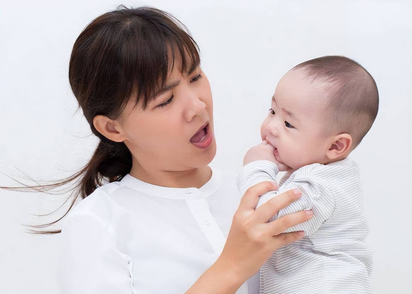 小婴儿进入尖叫期的表现？家长该怎么做？