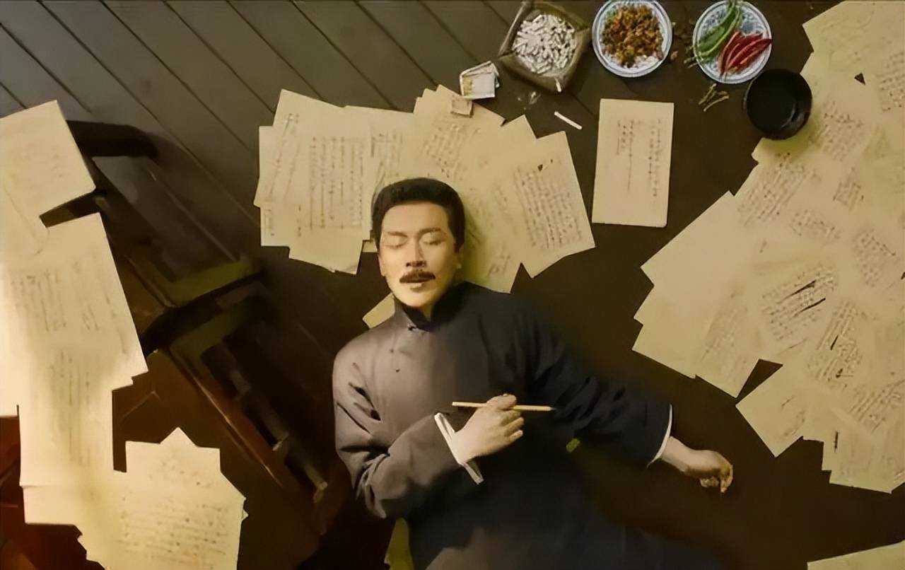 再读鲁迅的《药》:鲁迅的悲哀,专制统治与民众的麻木和奴性意识_华老