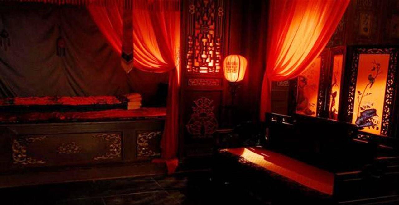 大明奇案:窃贼躲在洞房床下3天3夜 因饿爬出后引