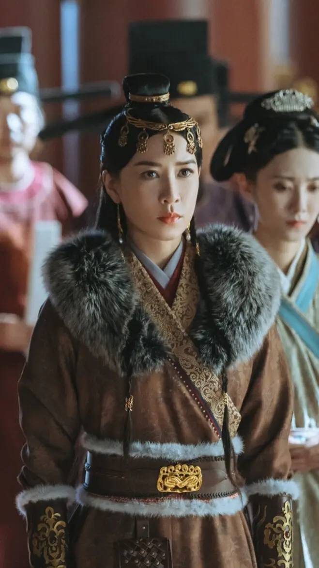 (辽太宗,辽世宗,辽穆宗,辽景宗),位高权重,而她的母亲是辽太宗长女,辽