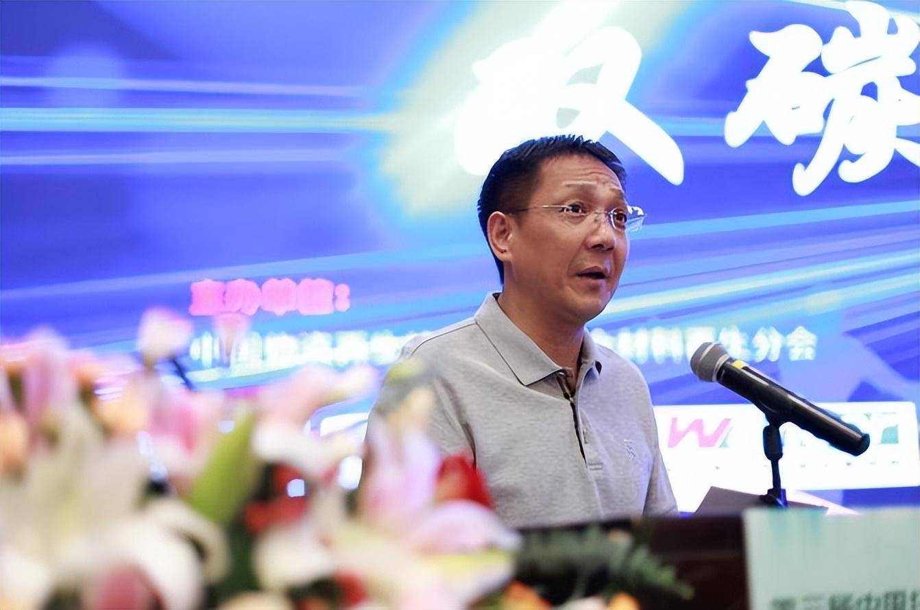 宜兴市工业和信息化局局长李长青宜兴市工业和信息化局局长李长青首先