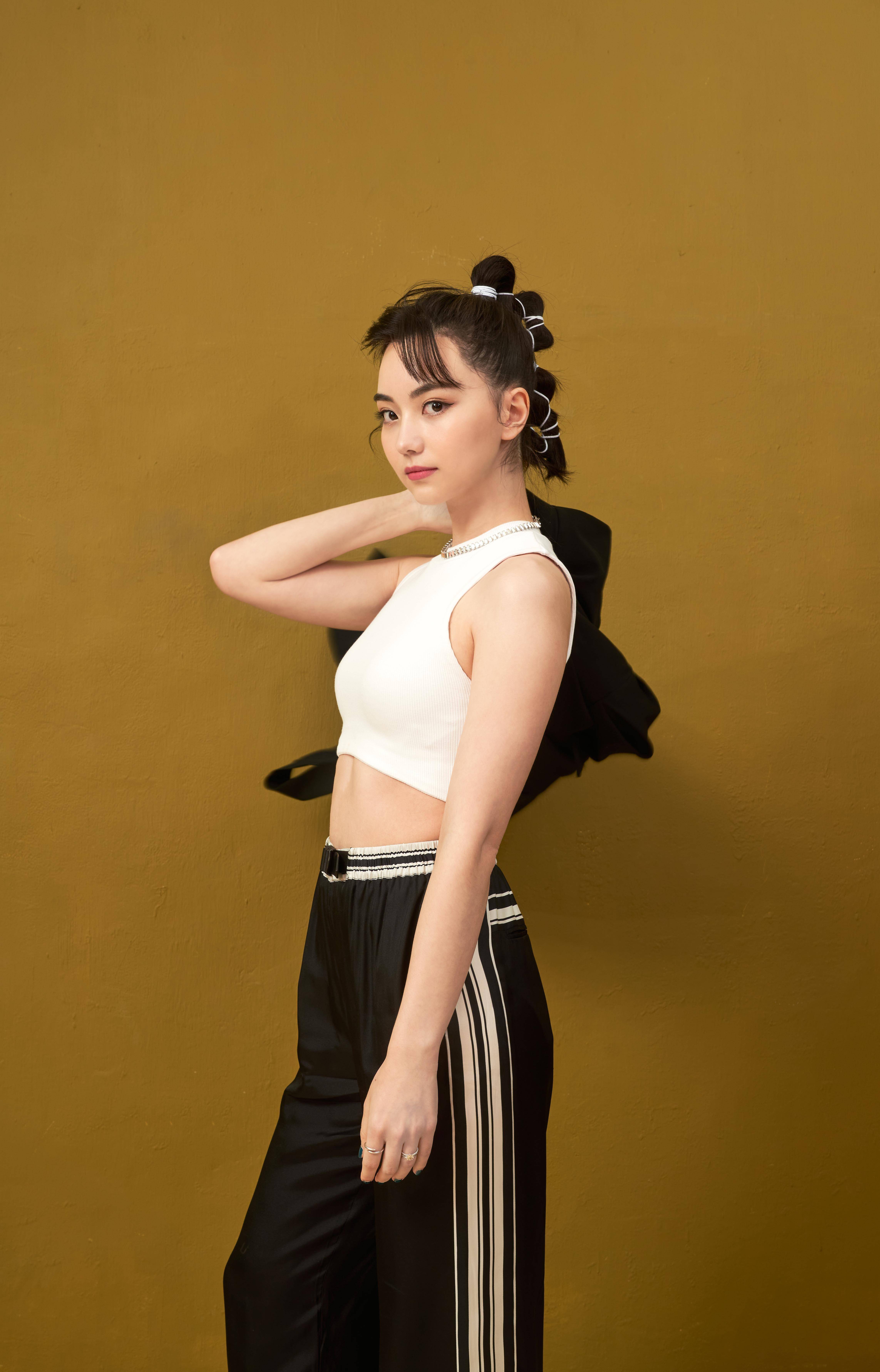 黑嘉嘉红毯处女秀献给金马奖,最担心星光大道进场跌倒_礼服_演出_引言