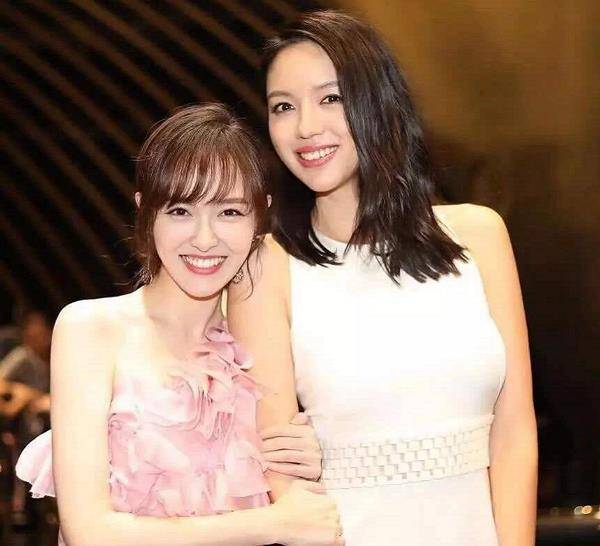 娱乐圈的合影高手,都说不要和张梓琳合影,看到这些照片我信了!