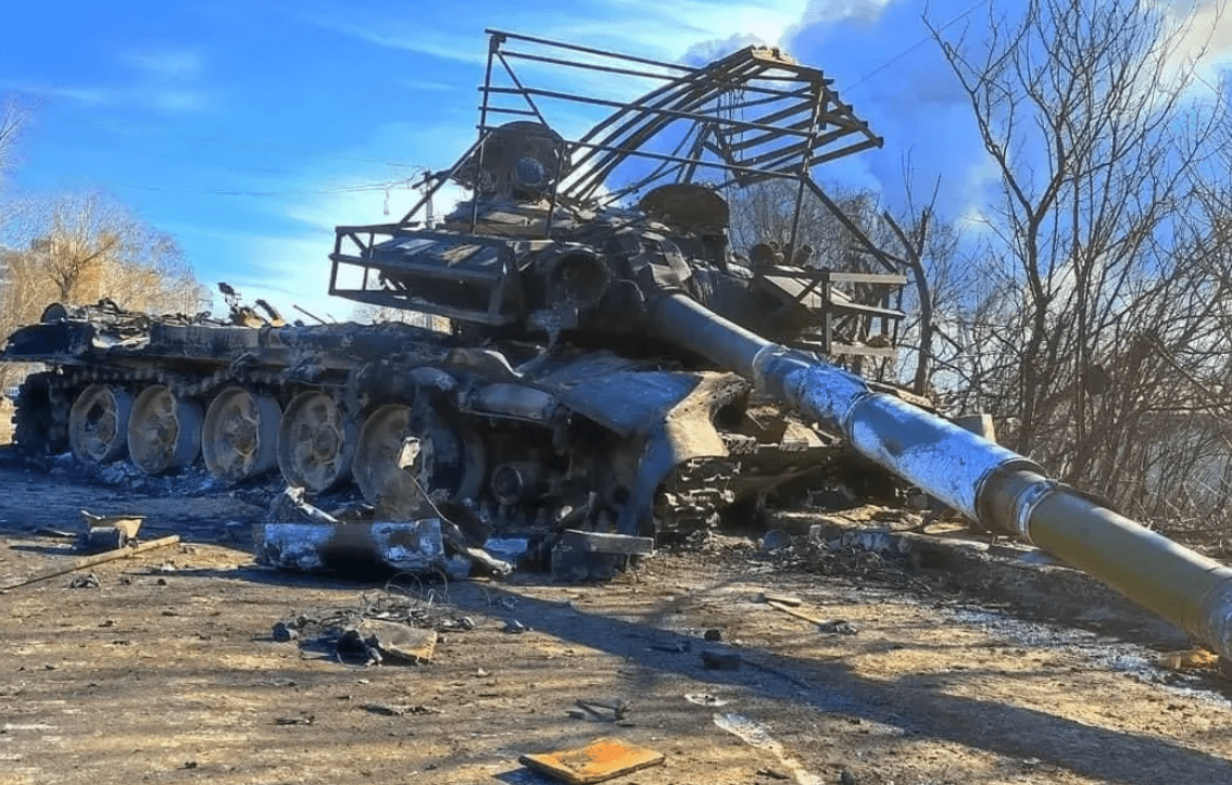 原创黑心装甲惹的祸t80坦克被缴获现场检查视频令人触目