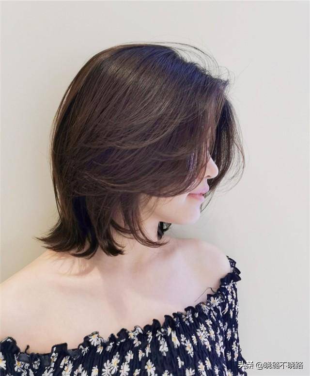 风格减龄,显美,不挑年龄重点:打造颊边层次感,适当增加碎发推荐发型二
