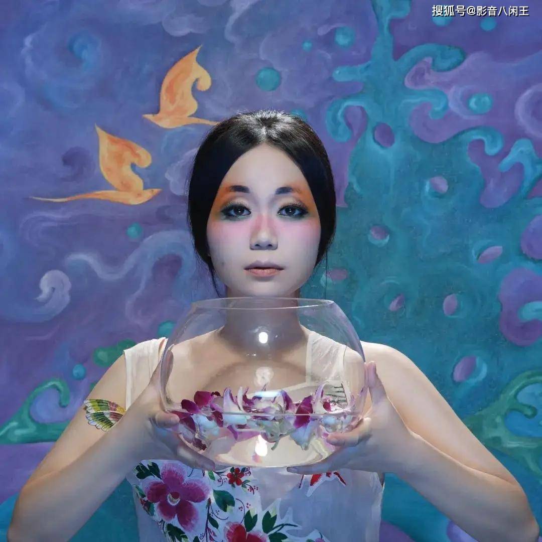 "禁曲鬼才"吴虹飞,唱摇滚的清华工科女,年过四十却还在青春期_嫁衣