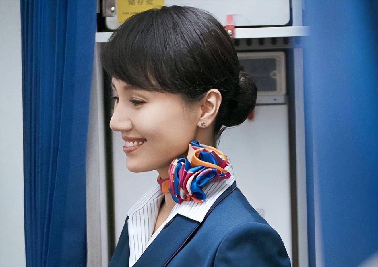 明星穿"空姐装",看看赵雅芝,袁泉,杨幂等人,你就知道不一样了_身材