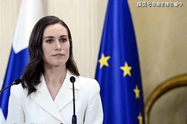 原创2019年比男人还帅的塞尔维亚女总理和妻子生下儿子真甜蜜