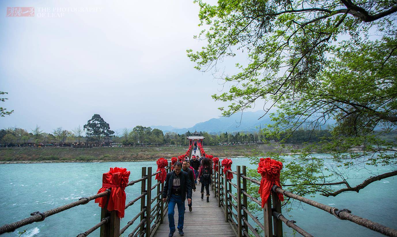 四川著名的夫妻桥，用竹藤编织的索桥，何以成为中国五大名桥之一