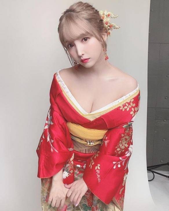 90网红女神排行照片_最美90后女星排行榜前十名:热巴排最后,第一惊为天人!(二)(2)