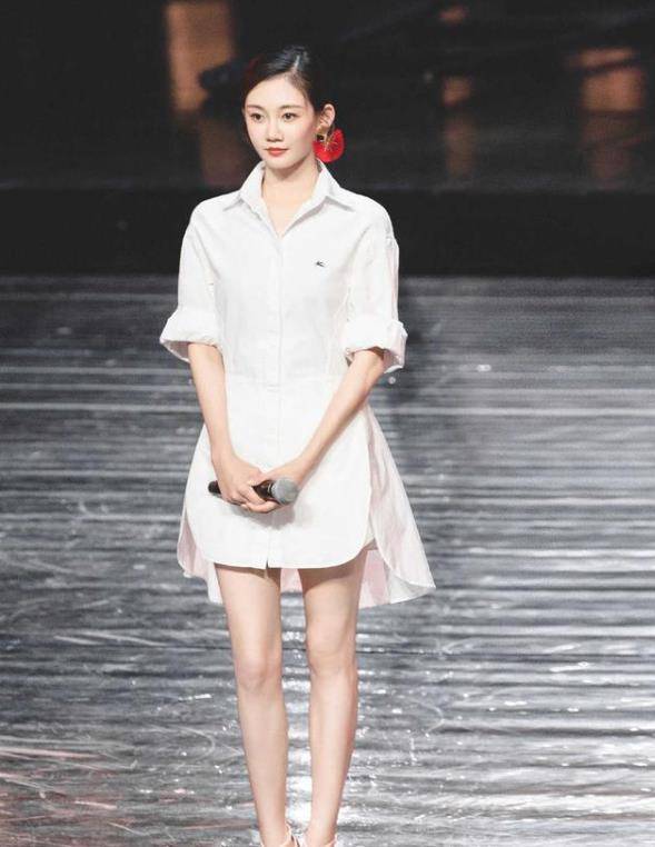 苗苗也太"养眼"了吧!