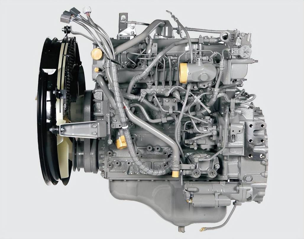 三一sy155w配备五十铃4hk1x发动机,功率可达2000kw,扭矩为1500n·m,可