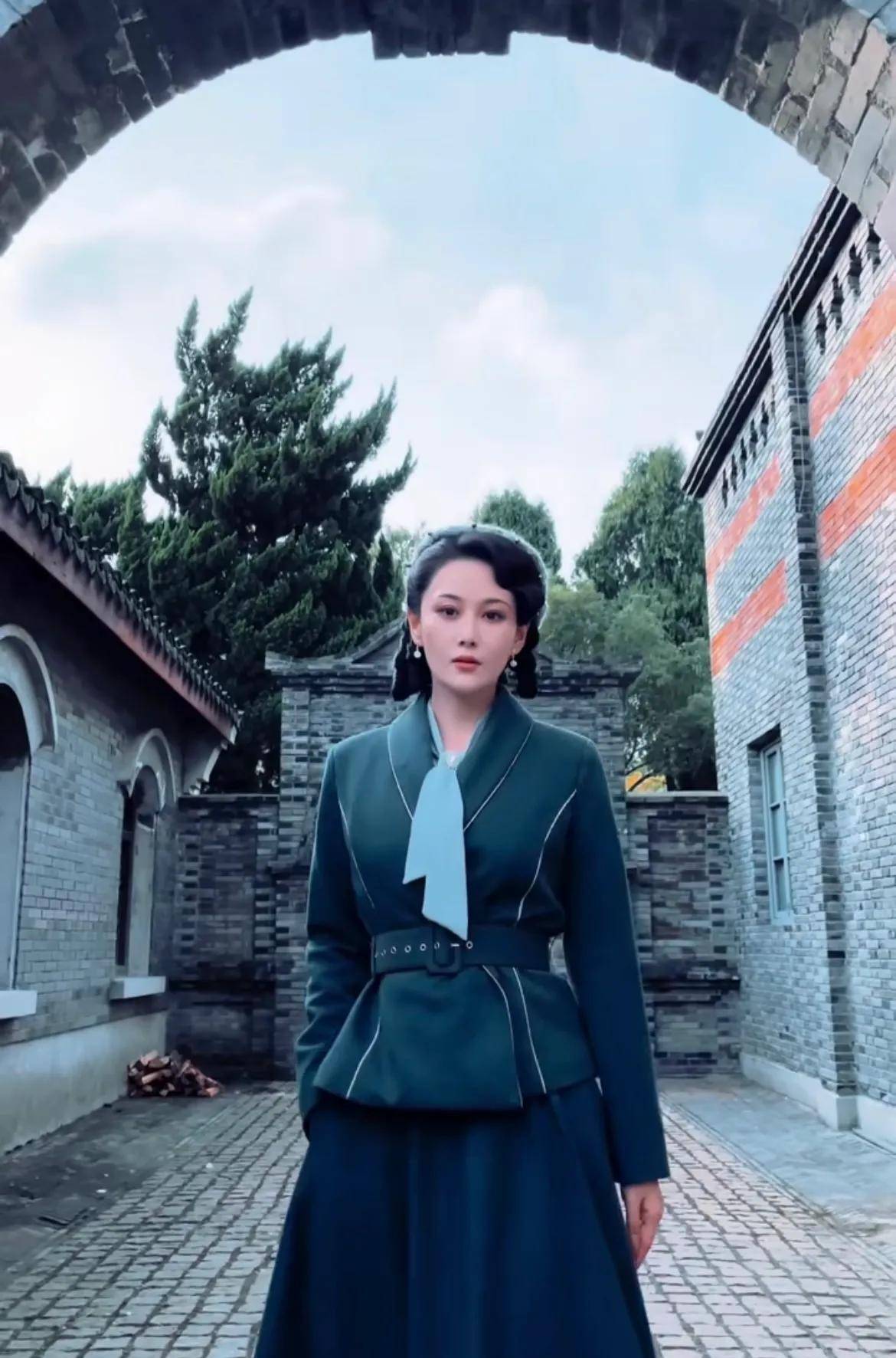 张馨予民国造型优雅迷人,一颦一笑皆是风景 绝对就是民国穿搭一姐