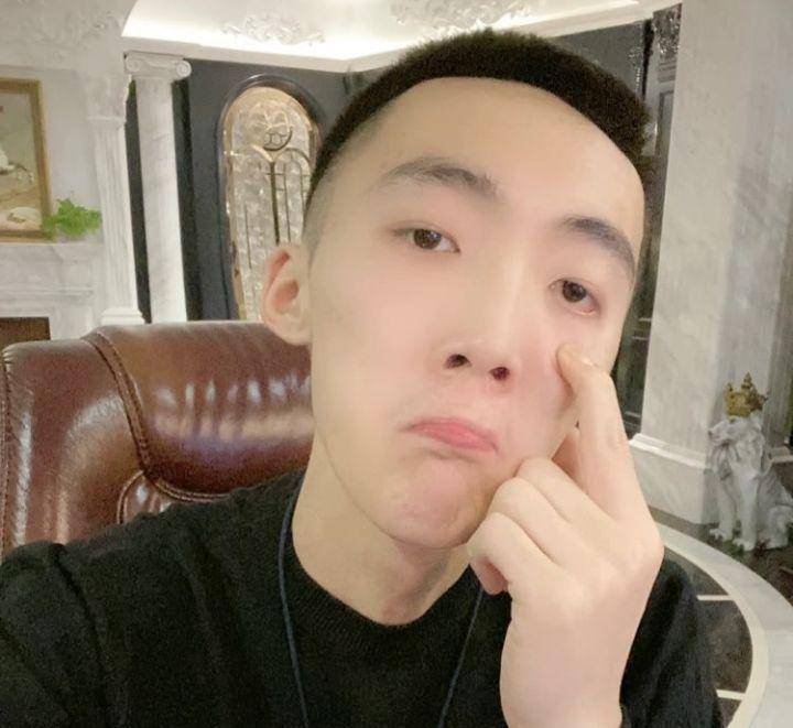 原创快手人气主播说跟着方丈没有前途人气主播蛋蛋被评带货第四名