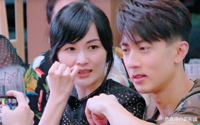 吴尊和林丽吟拍丑照,选择挖鼻孔,有谁注意他们的手指?