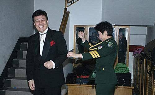 从老师到歌唱家用了40年,已经拥有了"家"的他却说好想有个家_吕继宏