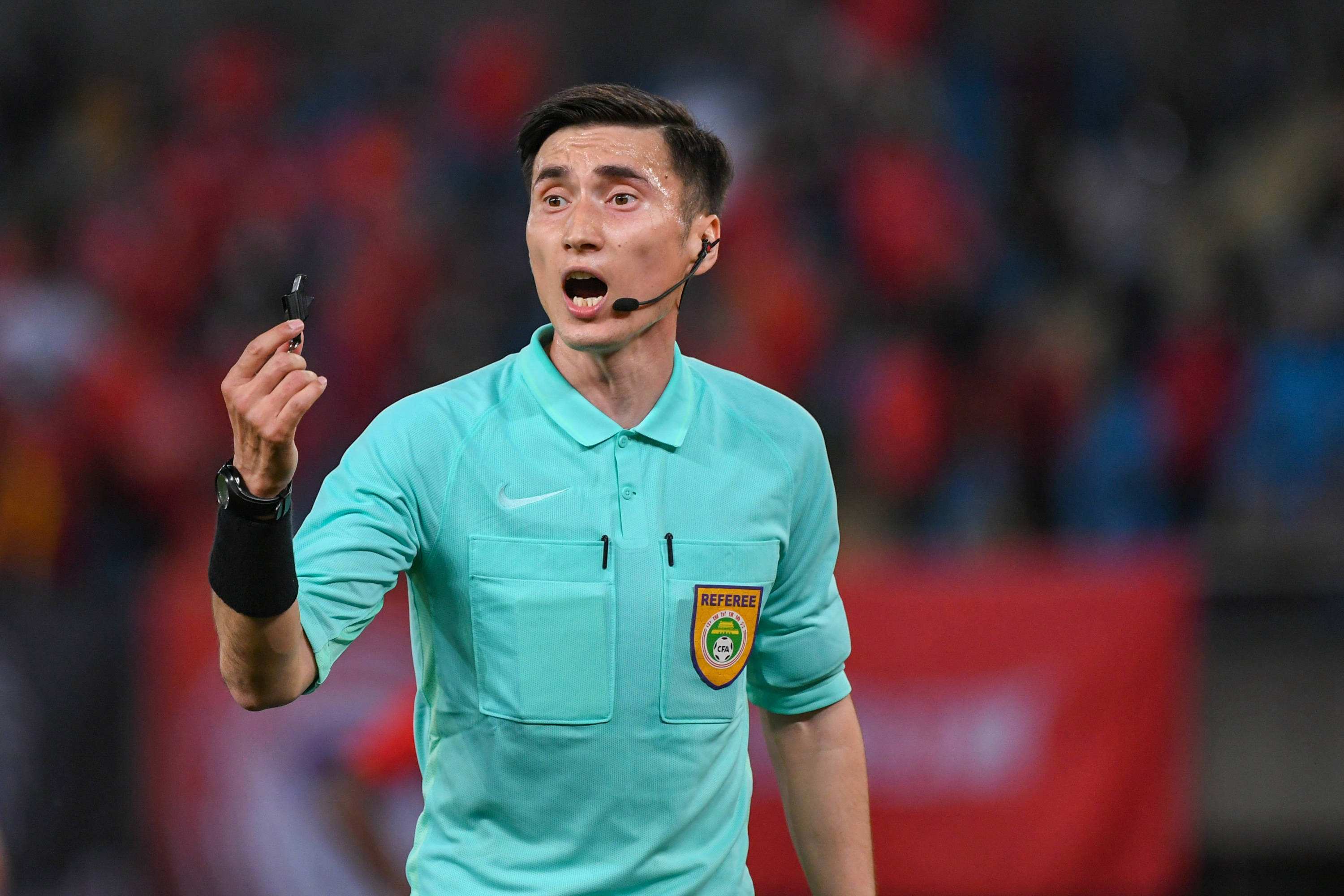 吹罚中超1个赛季,争议无数,比马宁还"黑"_买买提江_天津队_球员