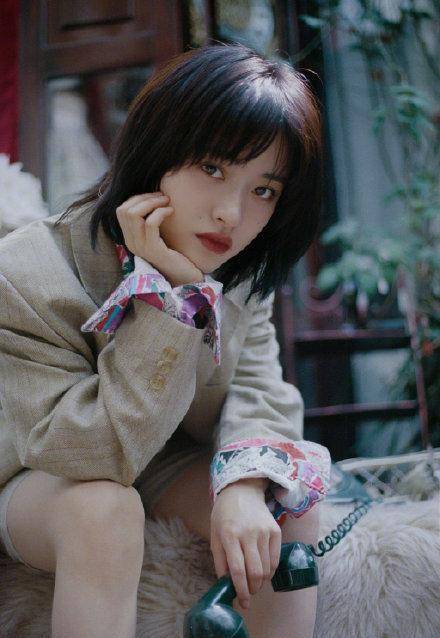 沈月"叛逆"少女造型太吸睛,港风穿搭配短发,乖女孩也有帅的一面