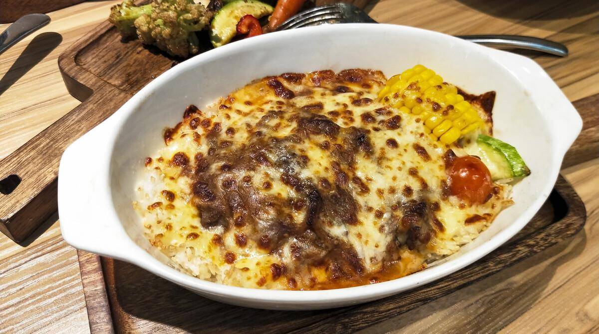 红酒牛肉番茄焗饭,自己做西式简餐,美味在家做,配干红超有情调_滑嫩