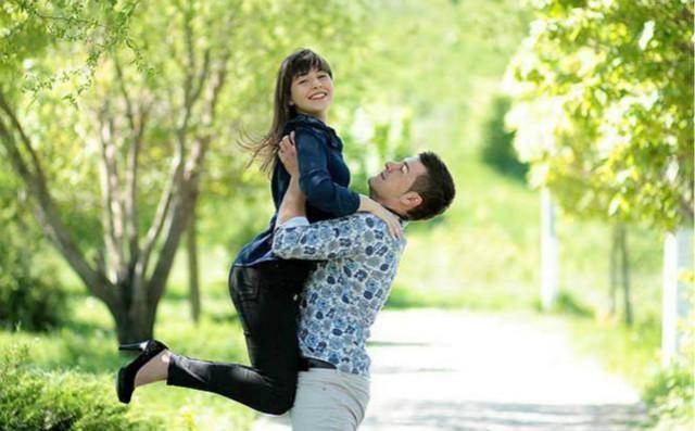 男友每个月给我一万零花钱,看到他爸妈住土房,我选择分手_小刚_父母