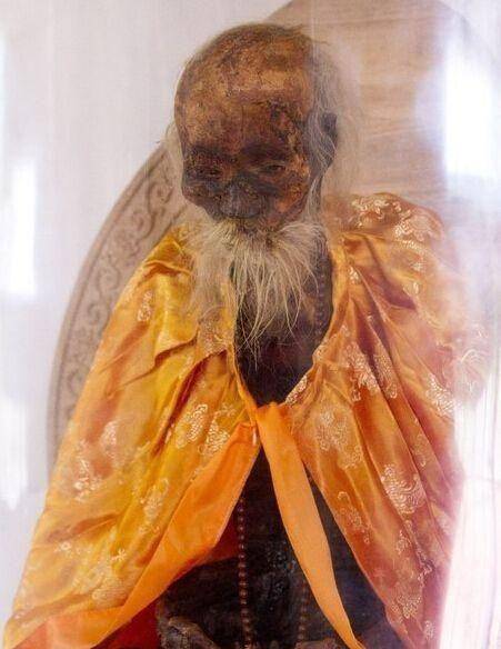 至于元际禅师如何被发现的,还是渡边四郎的家人看到他的日记才知道了