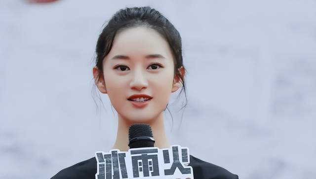 王一博觉得郭晓婷很适合演杨玲,直接发微信给她,郭晓婷回复超好笑